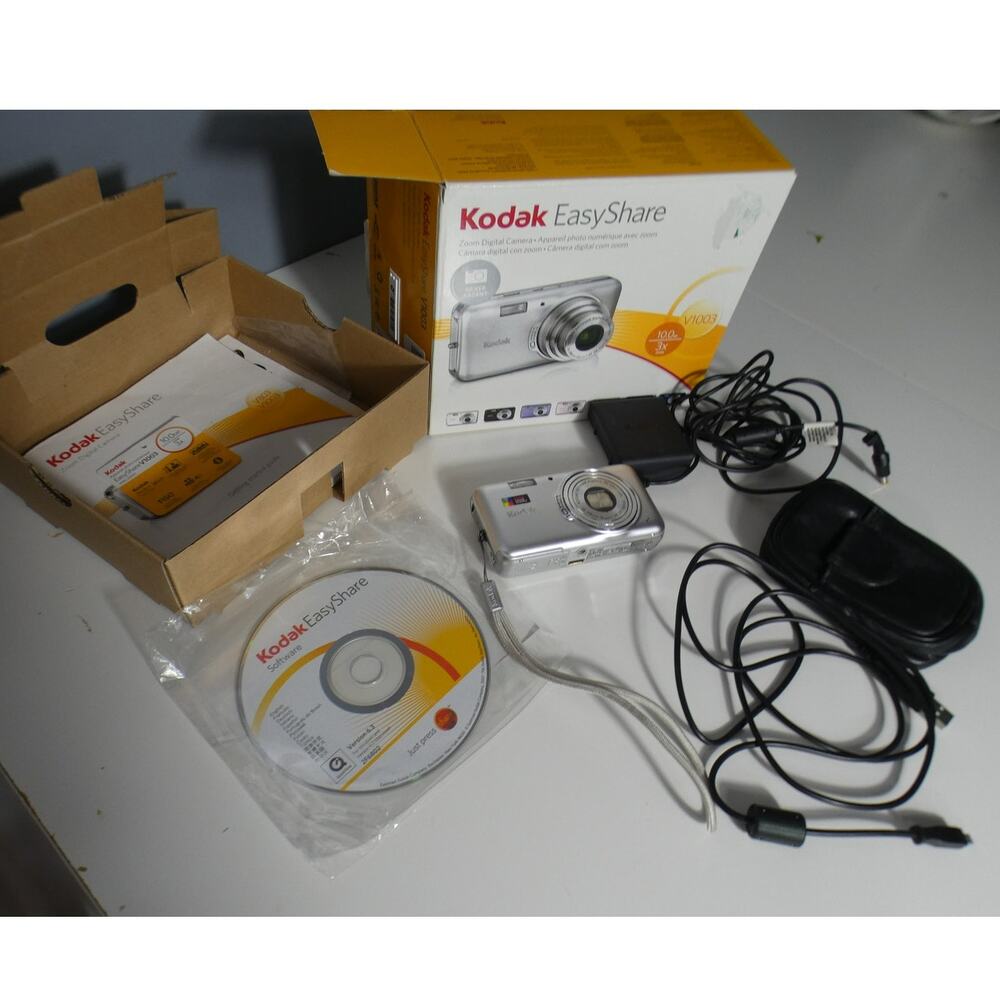 Kodak EasyShare V1003 Silver 3X Zoom 10 MP Rechargeable Battery Cords CDS Y2K